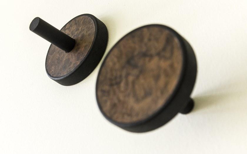 LIGNIS® Пара вешалок из ценных пород дерева Inverso 13.011 - Вид №1