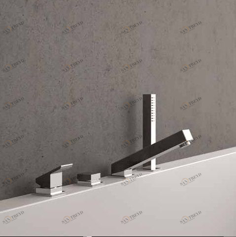 1851 1 Euclide Смеситель  для ванны набортный 4 отв. с ручным душем цвет хром Mamoli 38145