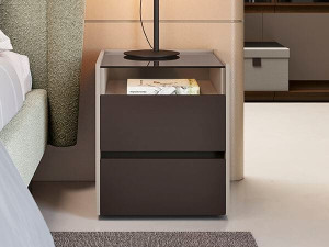 Прямоугольная тумбочка из дерева и стекла