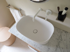 Овальная столешница из Cristalplant®