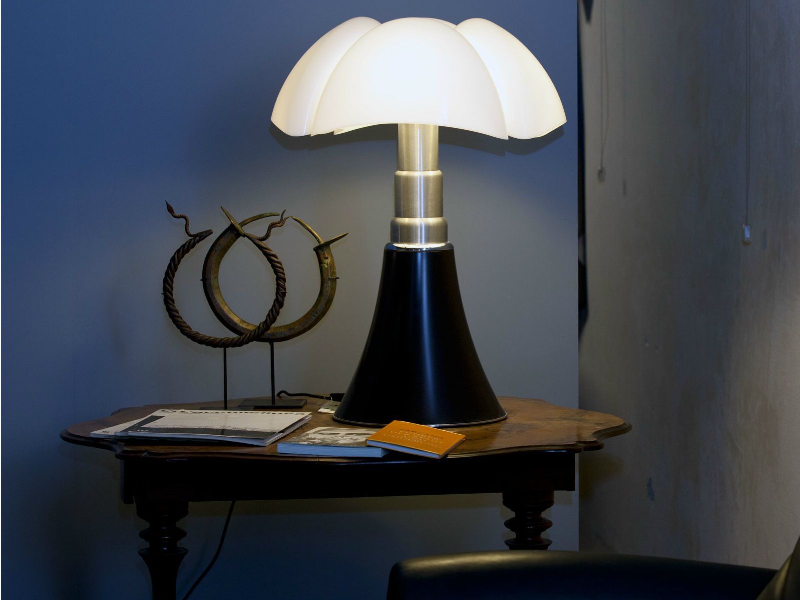 Настольная лампа из нержавеющей стали с метакрилатным абажуром In Stock Martinelli Luce ARCH-00041979 - Вид №1