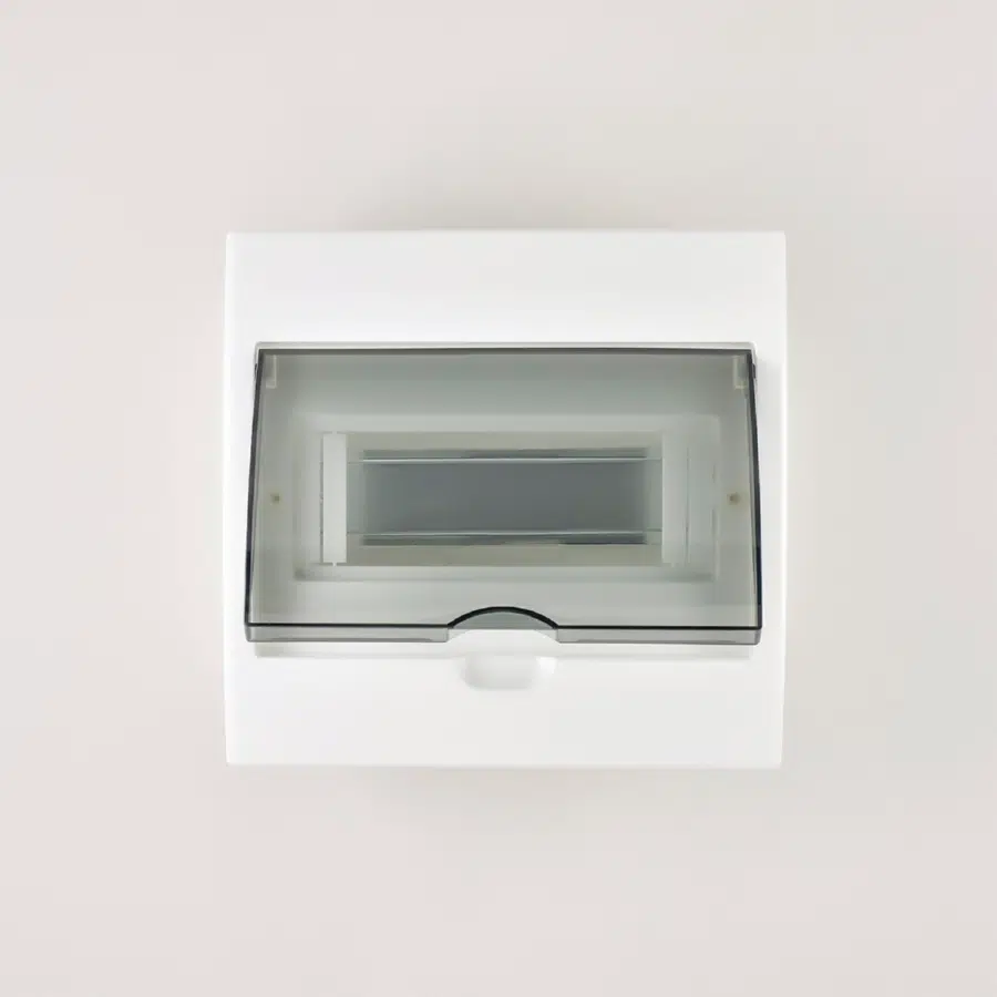 LUXRAY Бокс ЩРВ-П-8 LEZARD 731-1000-008