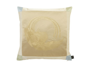 Квадратная подушка из ткани