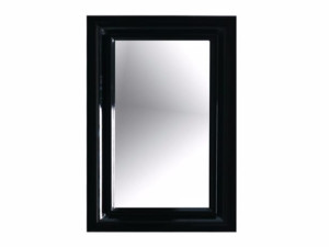 Настенное зеркало с рамкой для ванной комнаты