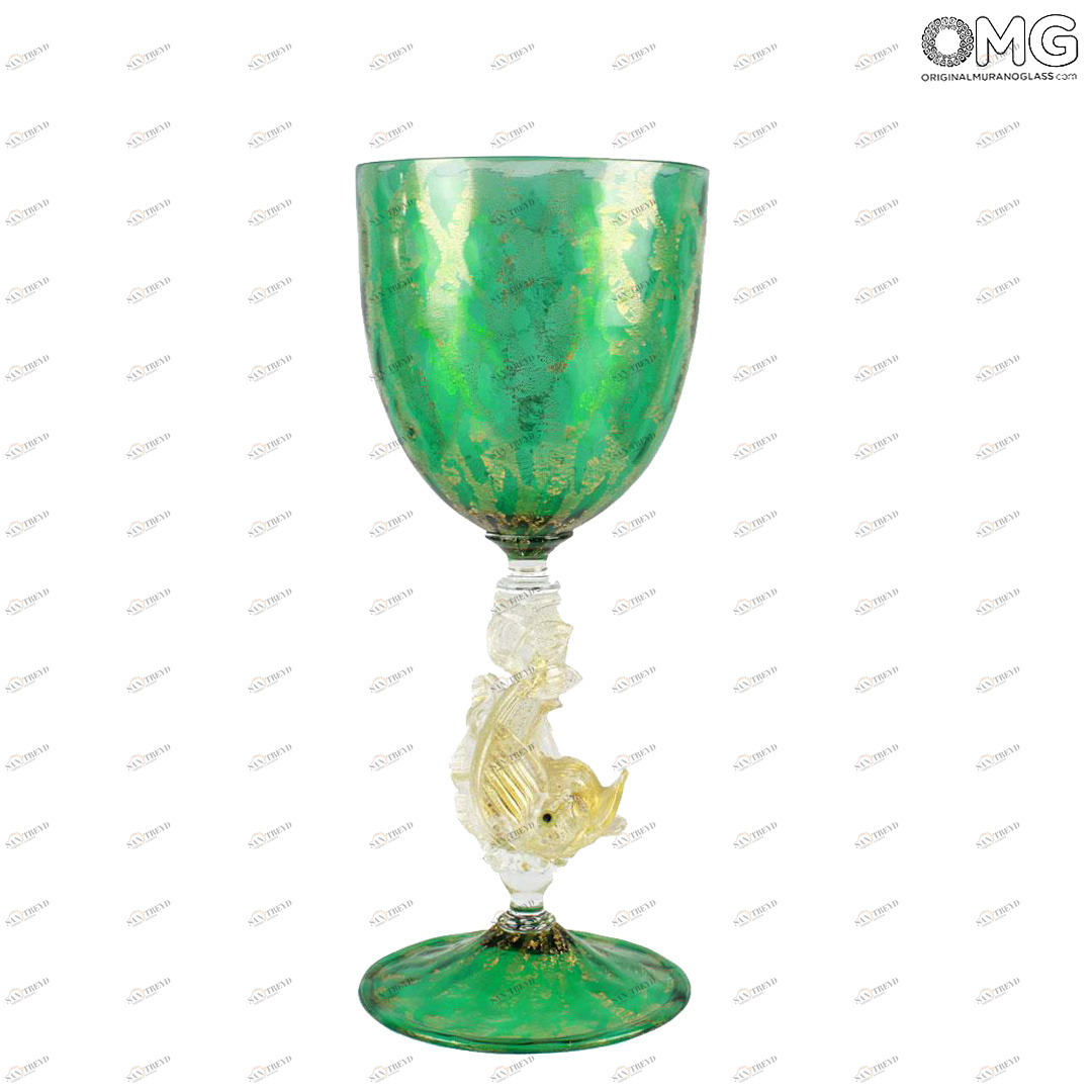 384 ORIGINALMURANOGLASS Венецианский кубок Изумрудный - Smeraldo с золотой рыбкой - муранское стекло OMG 10 см 