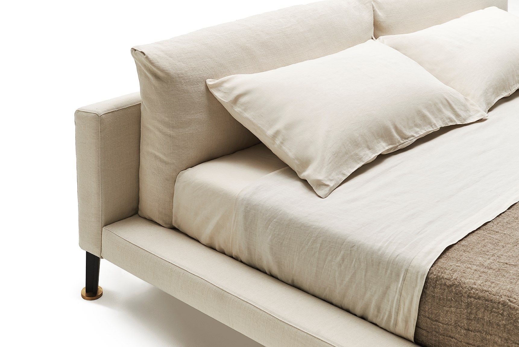 Двуспальная кровать из ткани Living Divani Floyd ARCH-00101550 - Вид №1