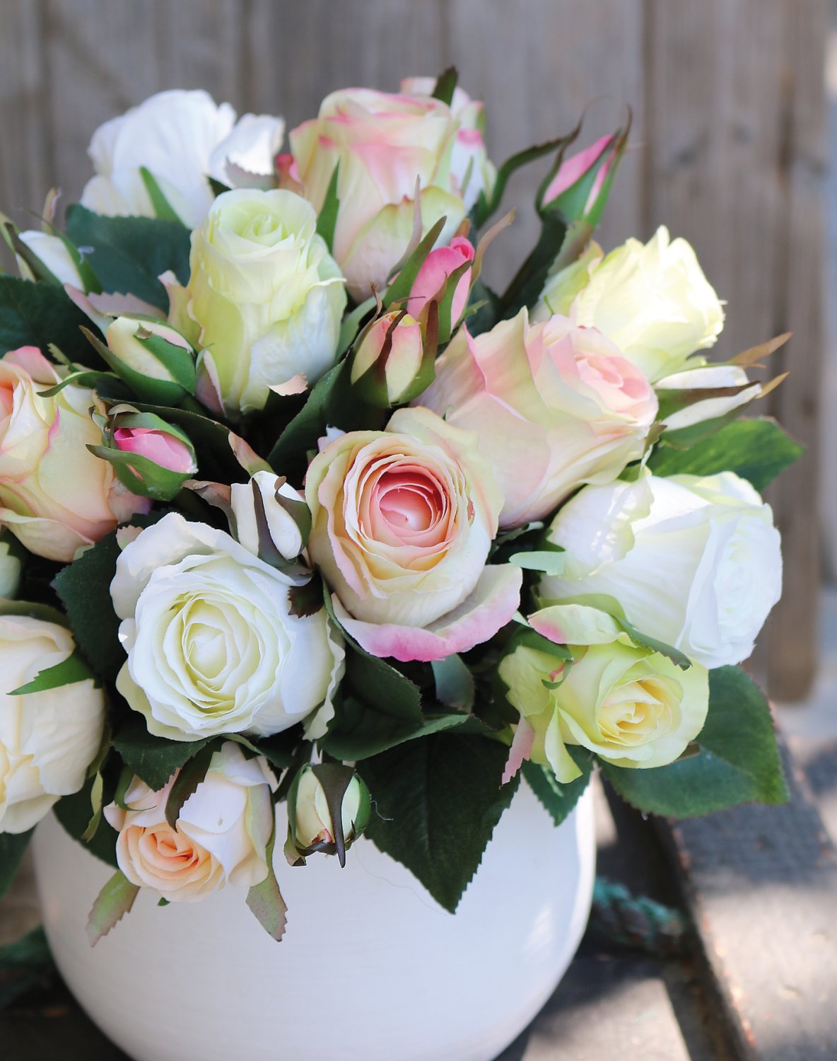 2614 705 a3 Искусственный букет из диких роз, 24 цветка, 28 см, бело-розовый H-andreas  - Вид №4