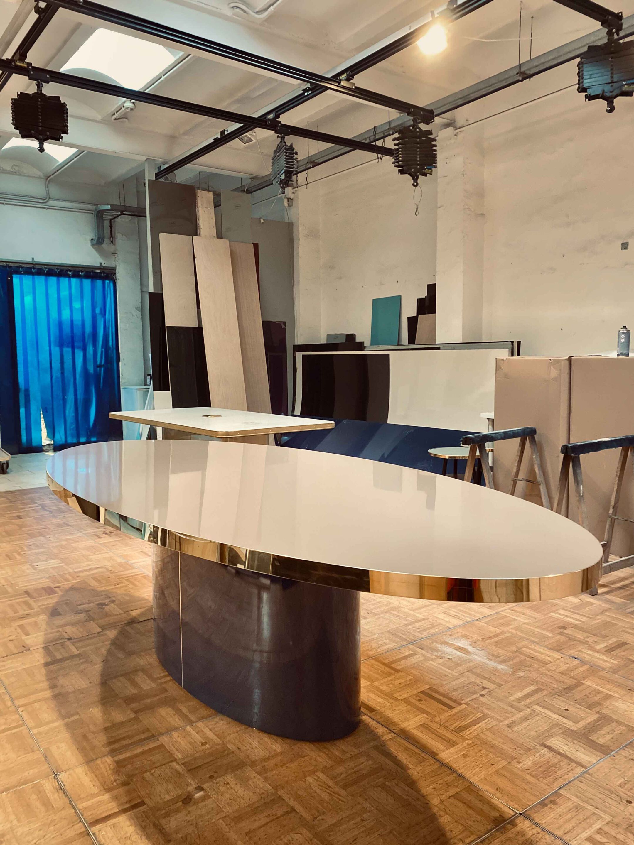 Овальный стол из ламинированного стекла Jover+Valls Antique Boutique-Malibu ARCH-00078749 - Вид №8