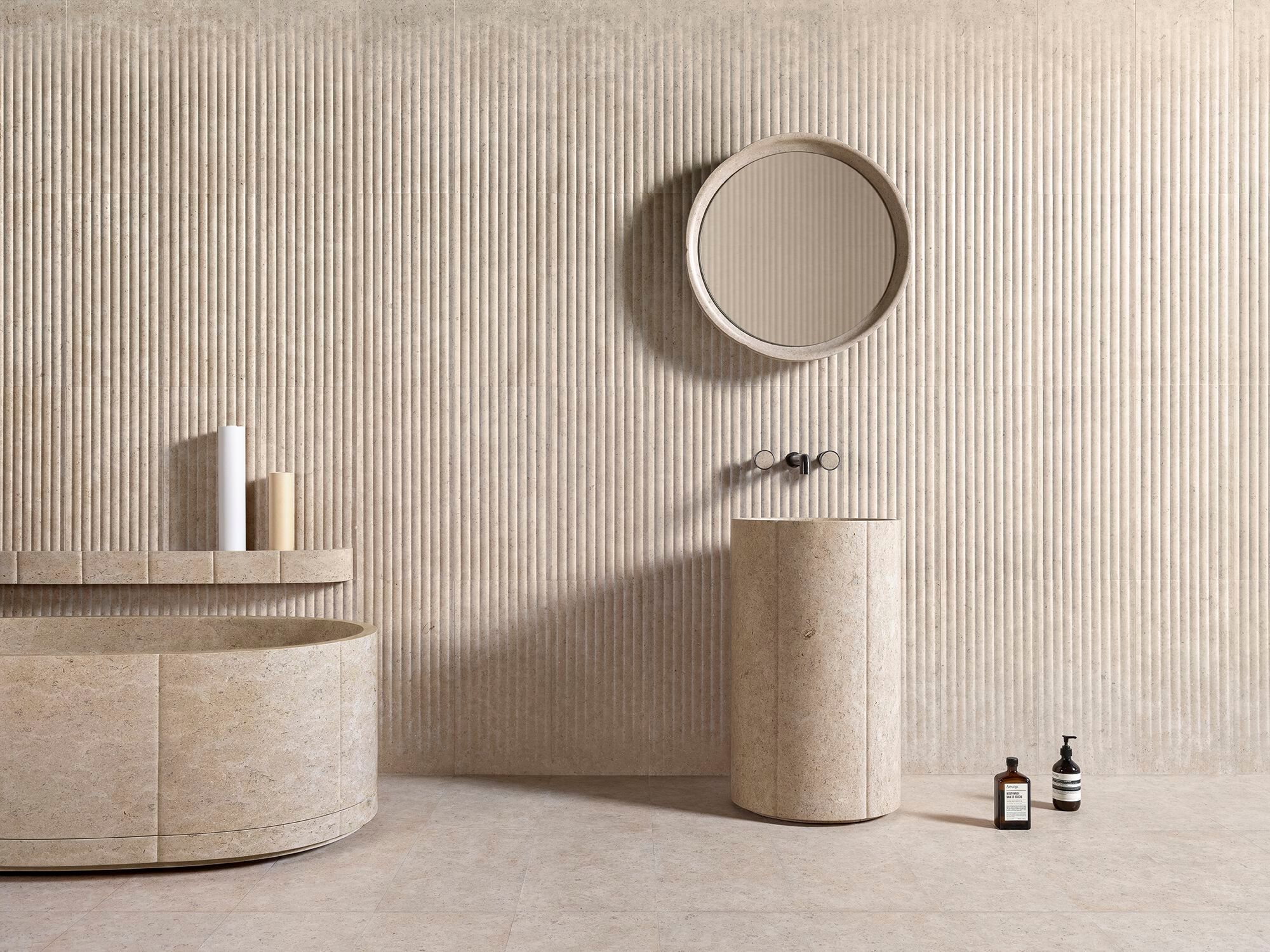 Мраморная овальная ванна в центре комнаты LUCE DI CARRARA Sartoriale ARCH-00146281 - Вид №2