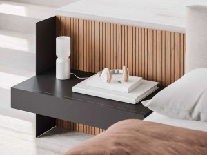 Деревянное изголовье со встроенными тумбочками