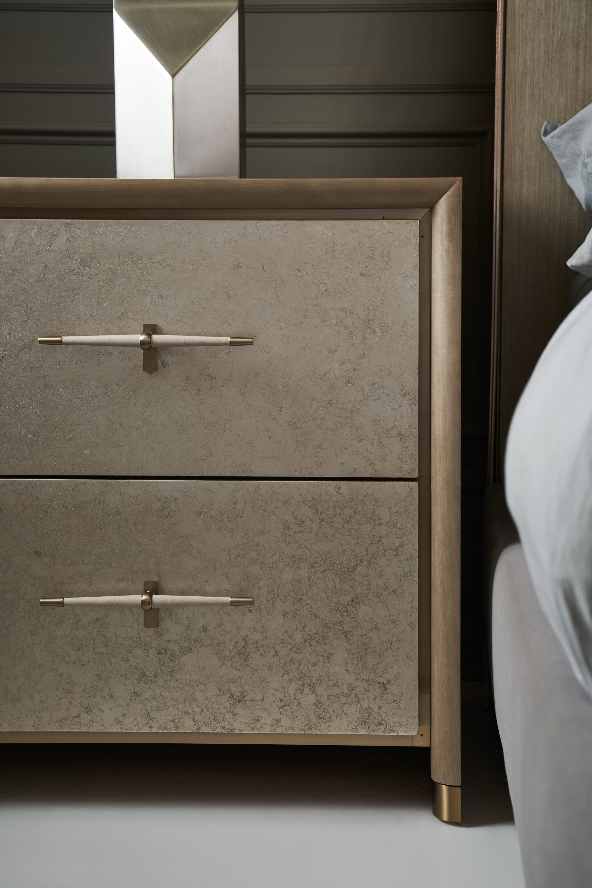 Деревянная прямоугольная тумбочка с ящиками Caracole Hang Up ARCH-00101624 - Вид №2