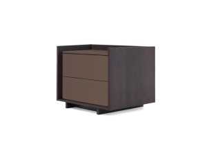 Деревянная тумбочка с ящиками