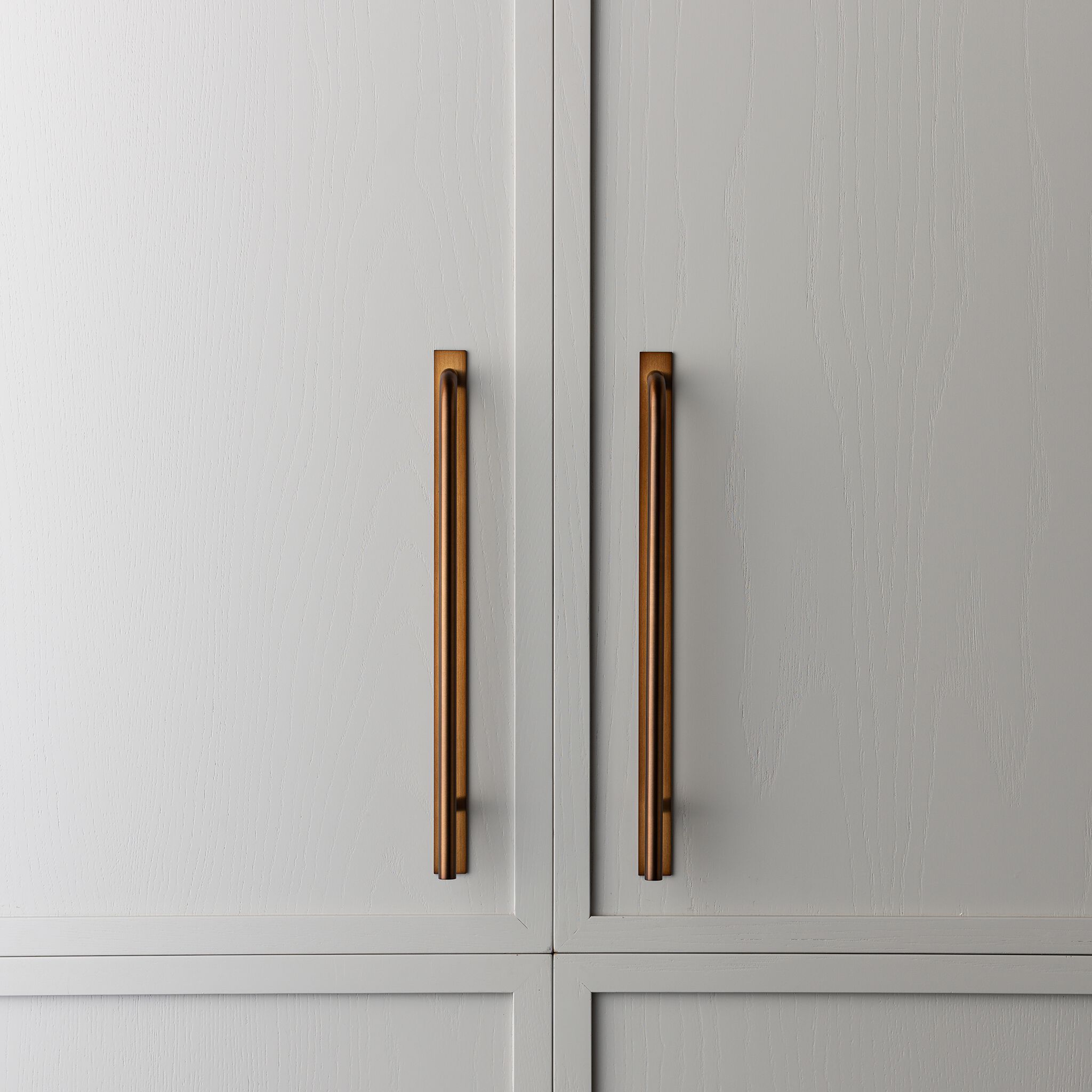 Латунная мебельная ручка на пластине Lo & Co Interiors Brera ARCH-00145478 - Вид №33