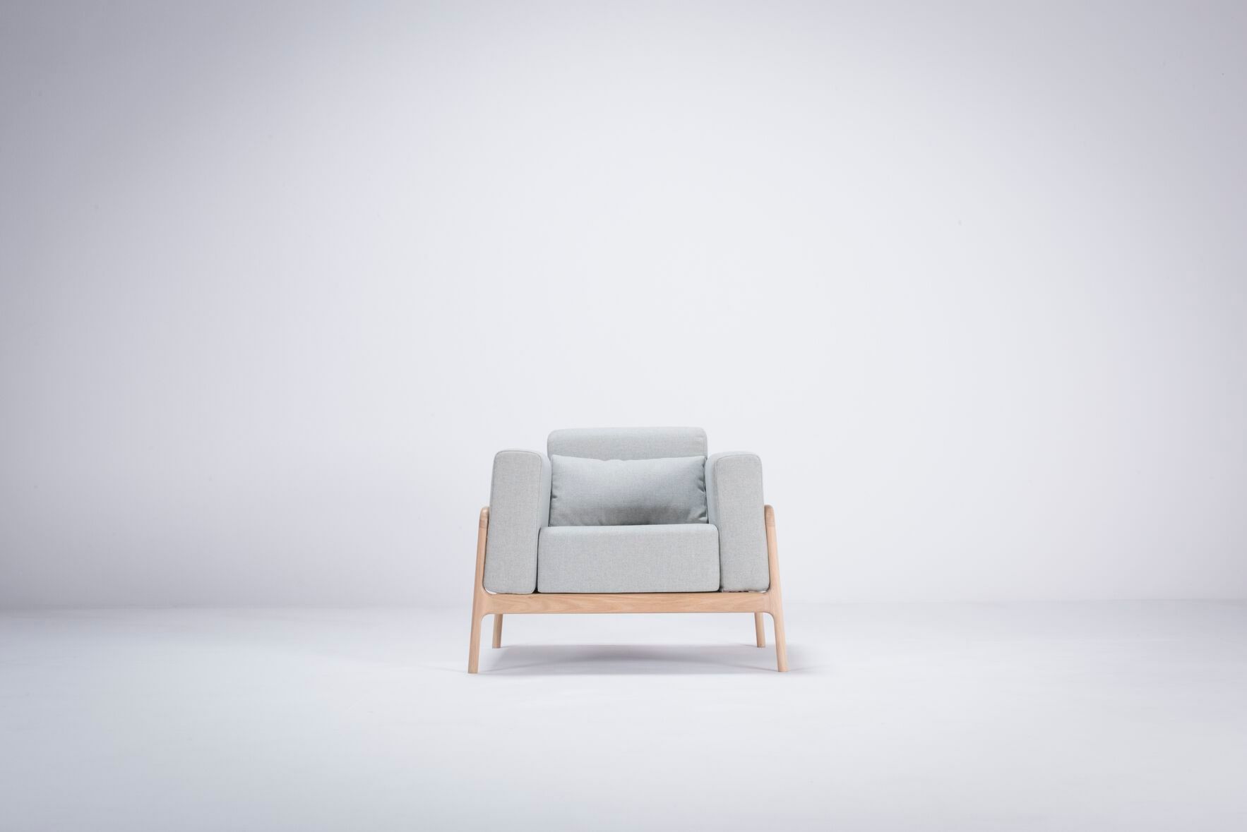 Тканевое кресло с подлокотниками Gazzda Fawn ARCH-00142631 - Вид №1