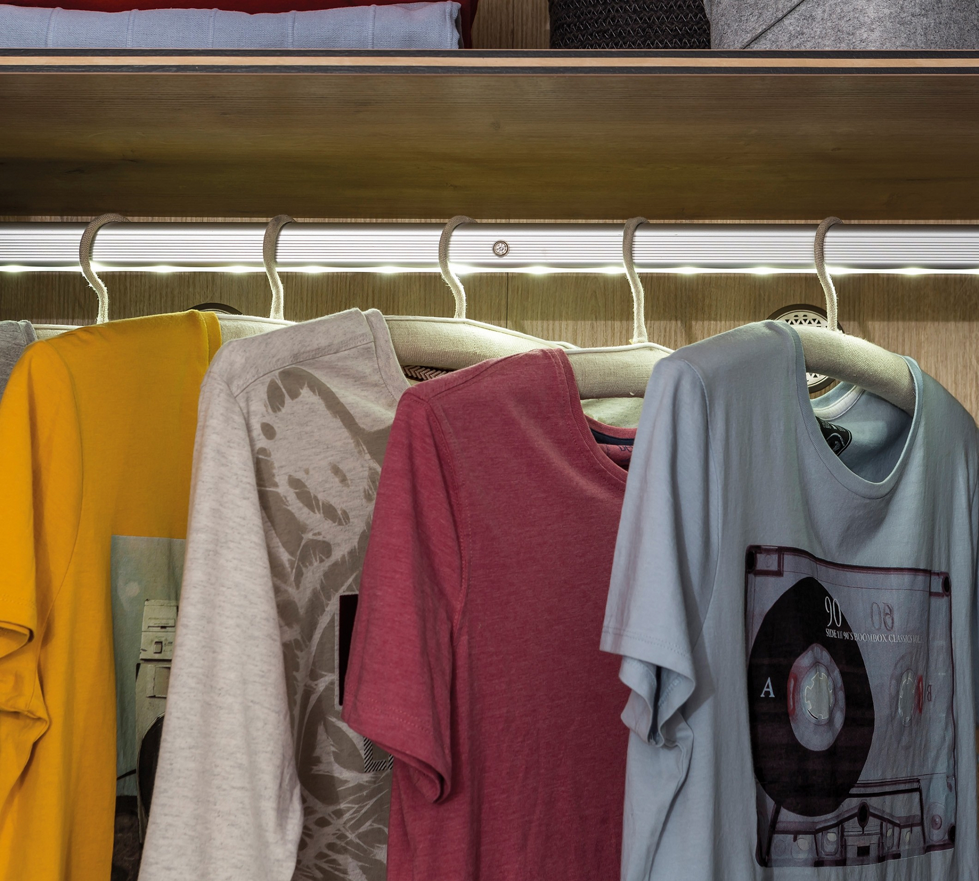 Шкаф распашной трехстворчатый с зеркалом черный Black CILEK BLACK 00-3832561 Черный Santreyd - Вид №2