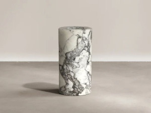 ВАЗа ручной работы из натурального камня