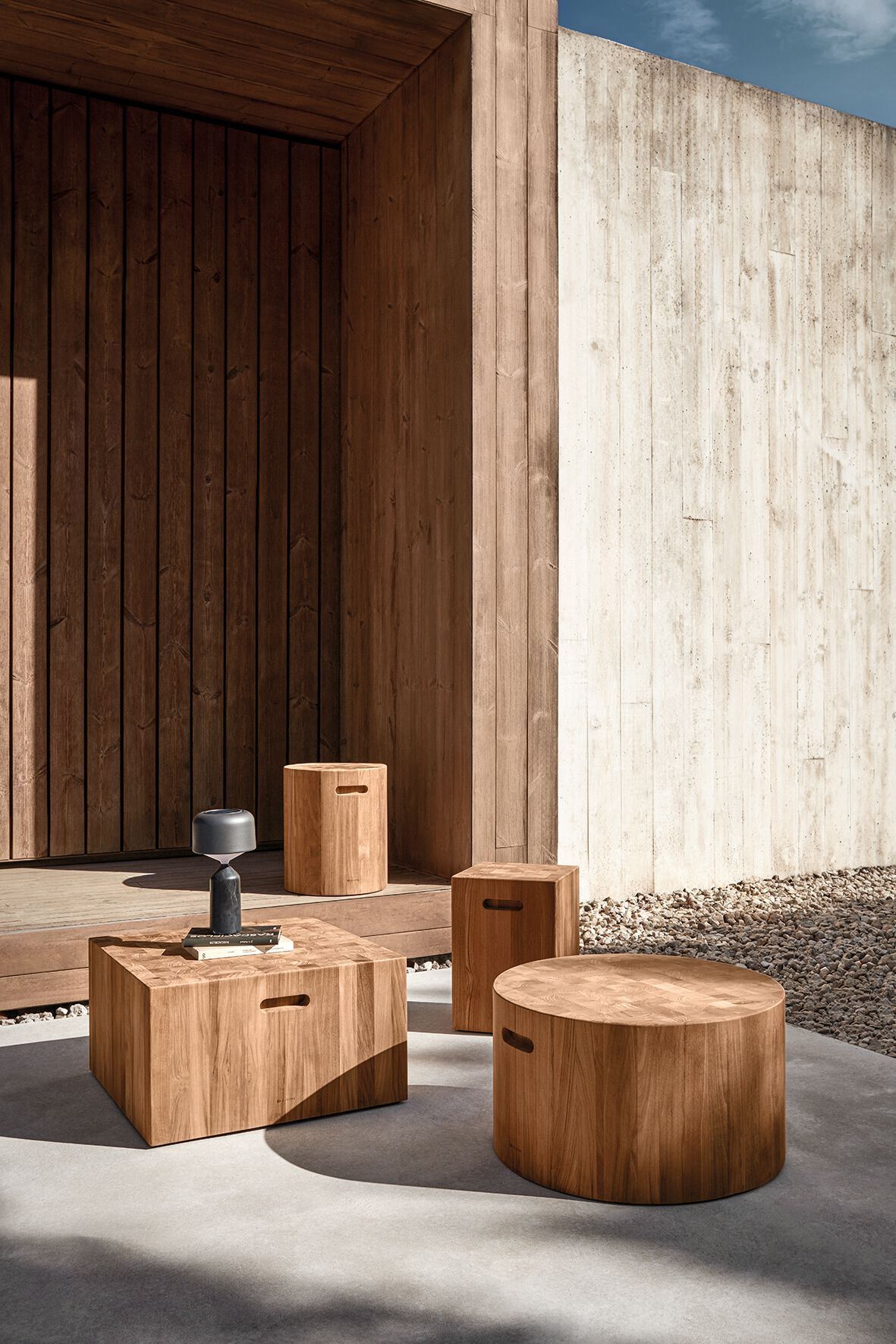 Круглый низкий стол из тикового дерева Gloster BLOCK ARCH-00146070 - Вид №1