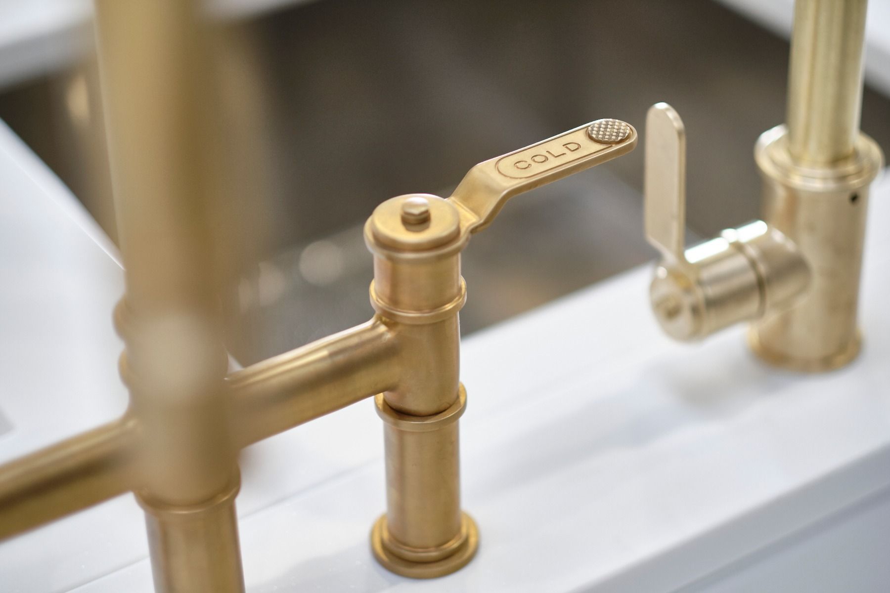 4549HT Мостовой миксер Armstrong с ополаскивателем с ополаскиванием и текстурированной ручкой Traditional Perrinandrowe - Вид №3