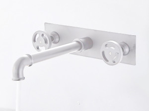 Настенный смеситель для раковины с 3 отверстиями и пластиной