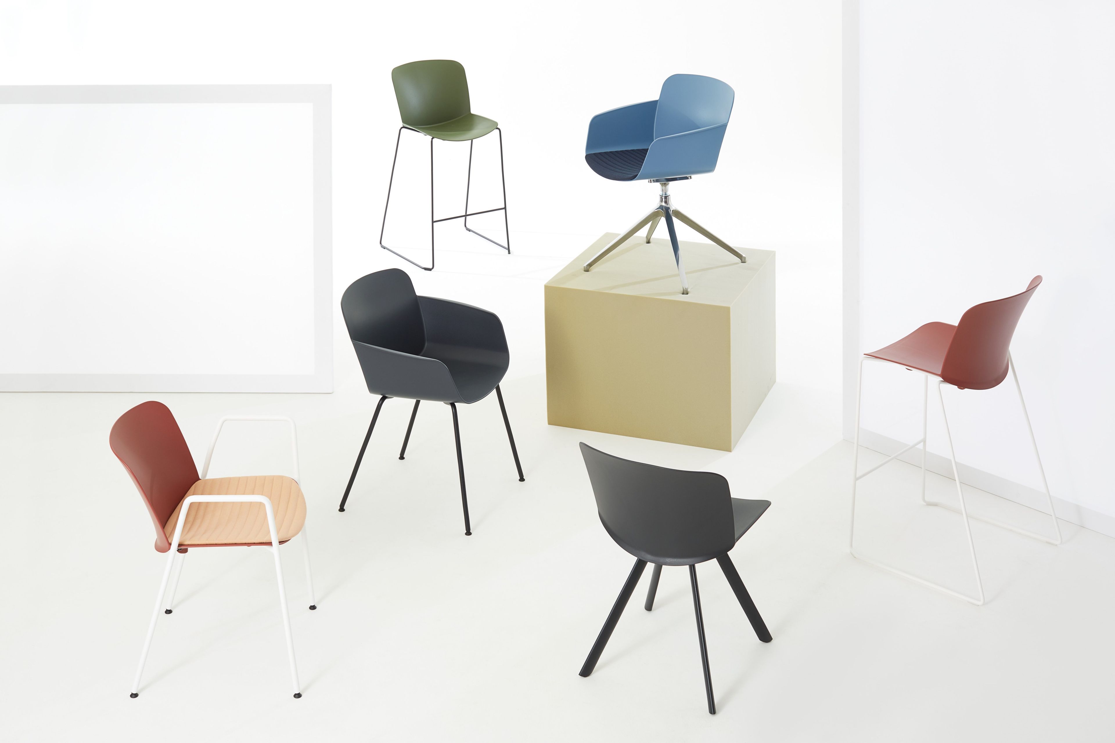 Вращающееся кресло из полипропилена с мягким сиденьем VAGHI свободное кресло ARCH-00112736 - Вид №4