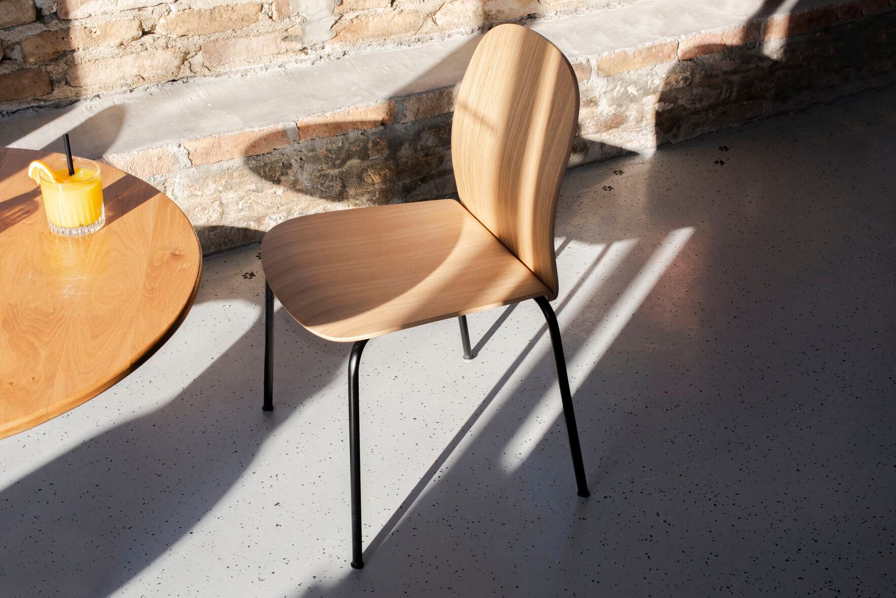 Штабелируемый стул из грецкого ореха Gazzda Book ARCH-00040212 - Вид №4