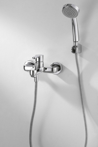 Смеситель для ванны с коротким изливом и аксессуарами STREAM F63783C-B bravat - Вид №1