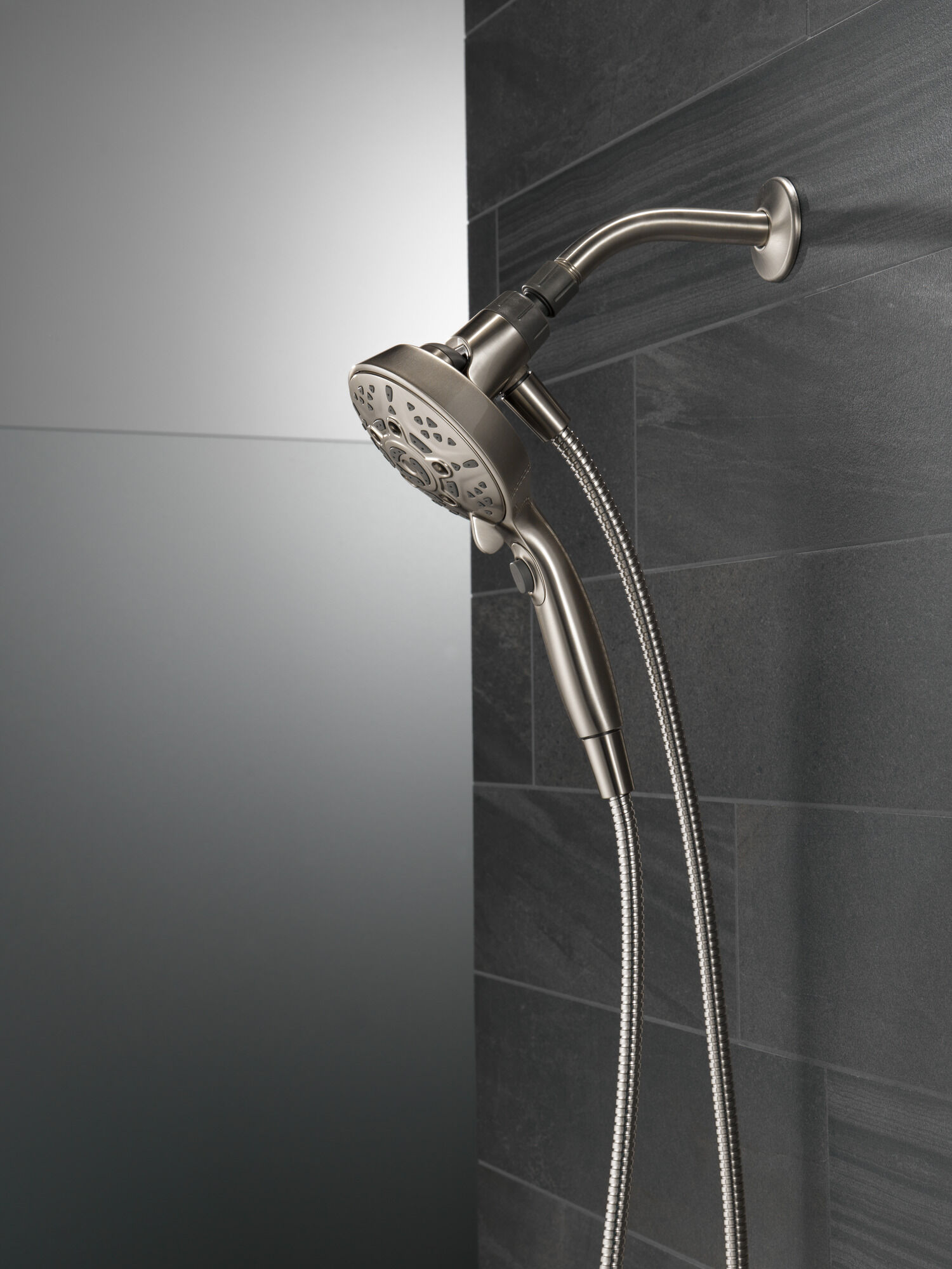 Ручной душ SureDock ™ с 7 настройками Delta Faucet 75707SN - Вид №19