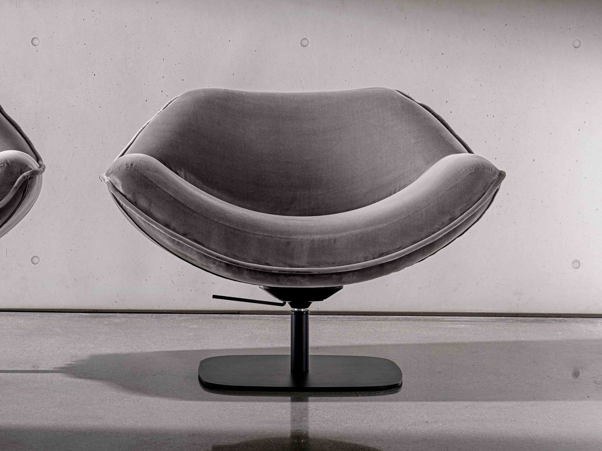 Тканевое вращающееся кресло с подлокотниками Sovet Italia ALISIA ARCH-00138950