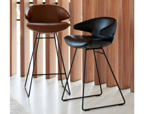 Кожаный табурет для салазок