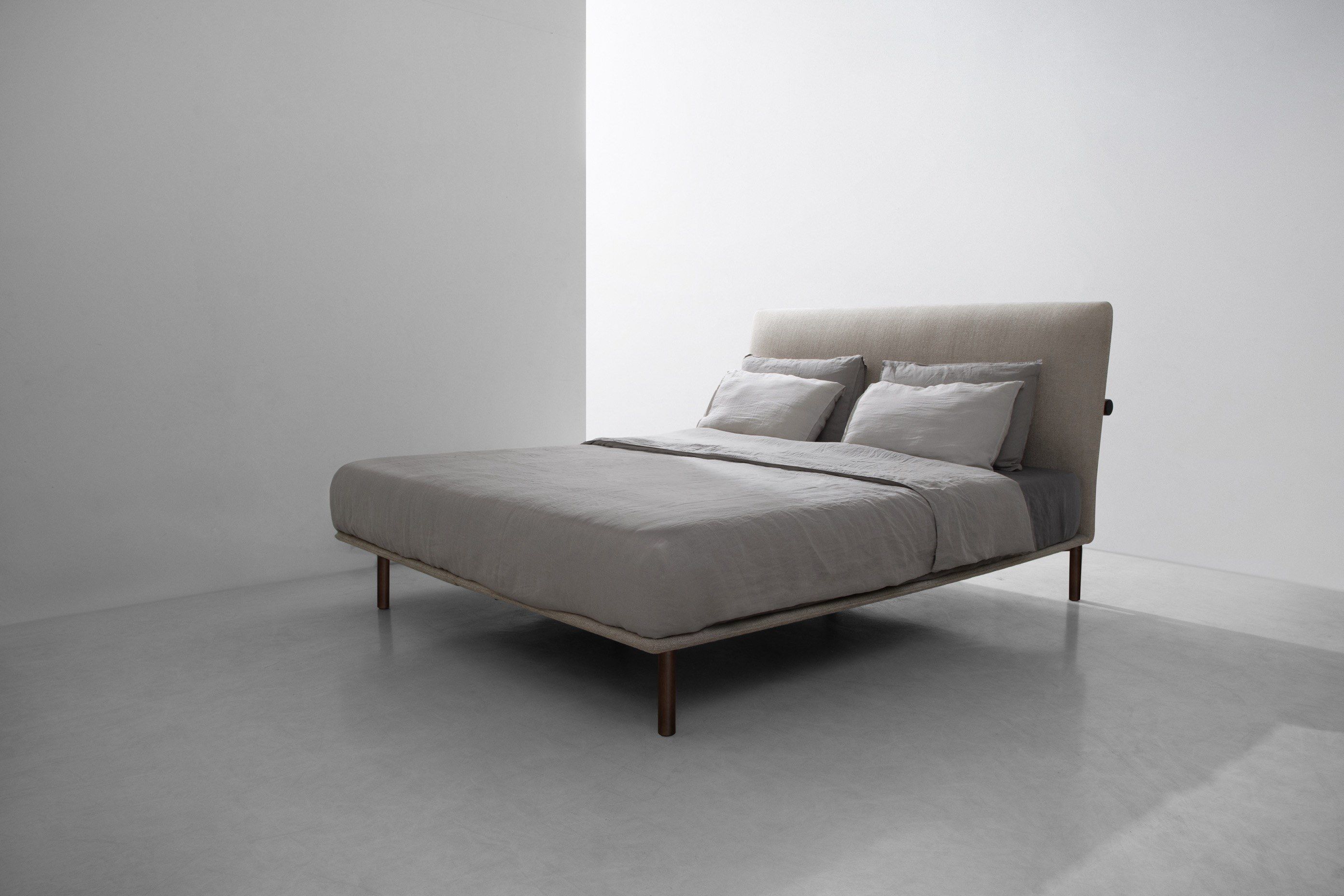 Мягкая кровать из ткани District Eight На ходулях ARCH-00041622 - Вид №2