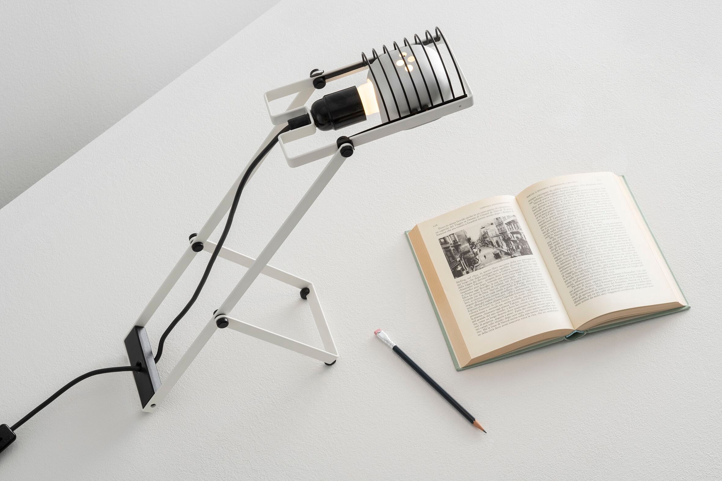 Металлическая настольная лампа Artemide SINTESI ARCH-00010166 - Вид №2