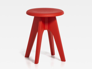 Деревянный низкий стул