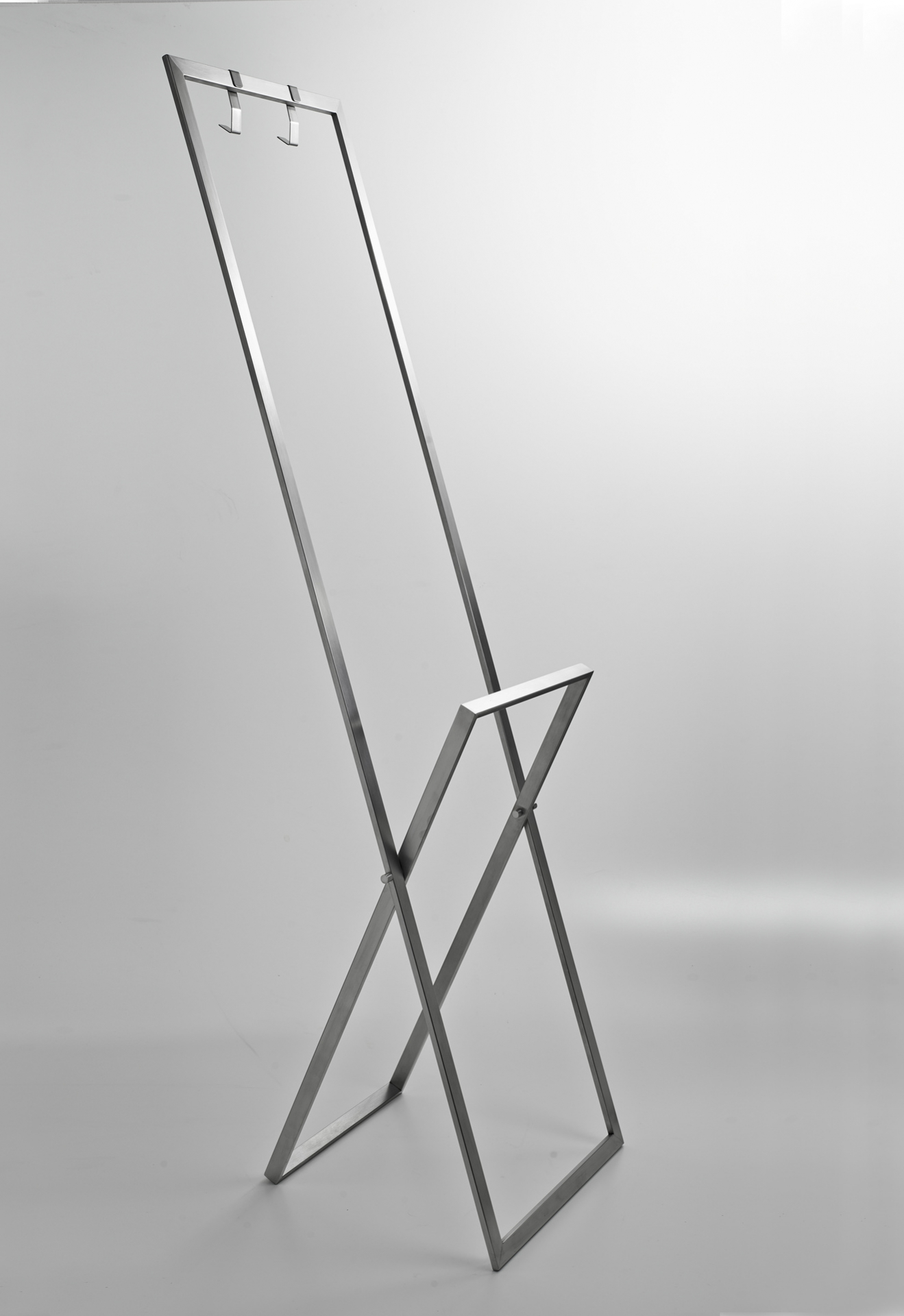 TANA/XS 3SC Подставка для полотенец и халатов со скрещенными ножками, сатинированная нержавеющая сталь Moderno Treesseci 3SC