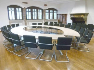 Spiegels Овальный стол для совещаний из дерева .intra