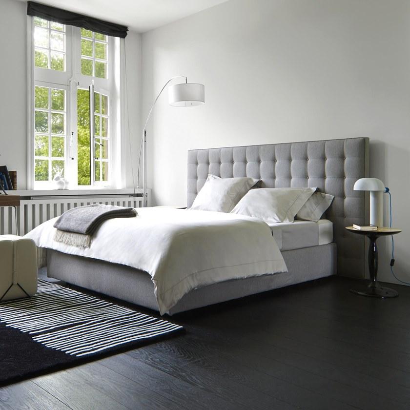 Ligne Roset Двуспальная кровать с обивкой из ткани с тафтинговым изголовьем  15120405-15120605  - Вид №2