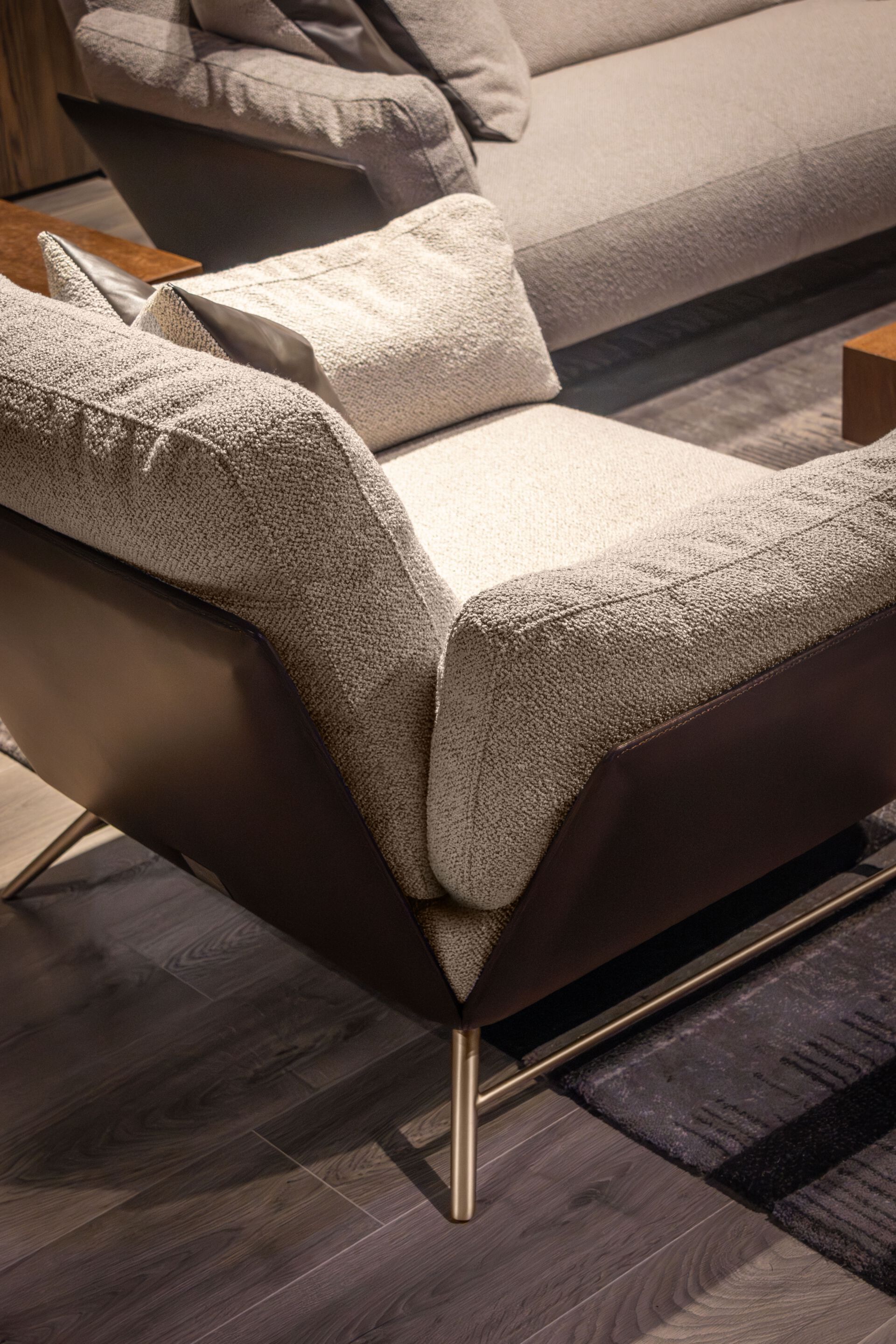 Тканевое кресло с подлокотниками Wayne Enterprises Home Collection WE-001 ARCH-00110273 - Вид №9