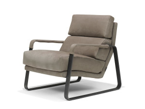 Кожаное кресло с подлокотниками