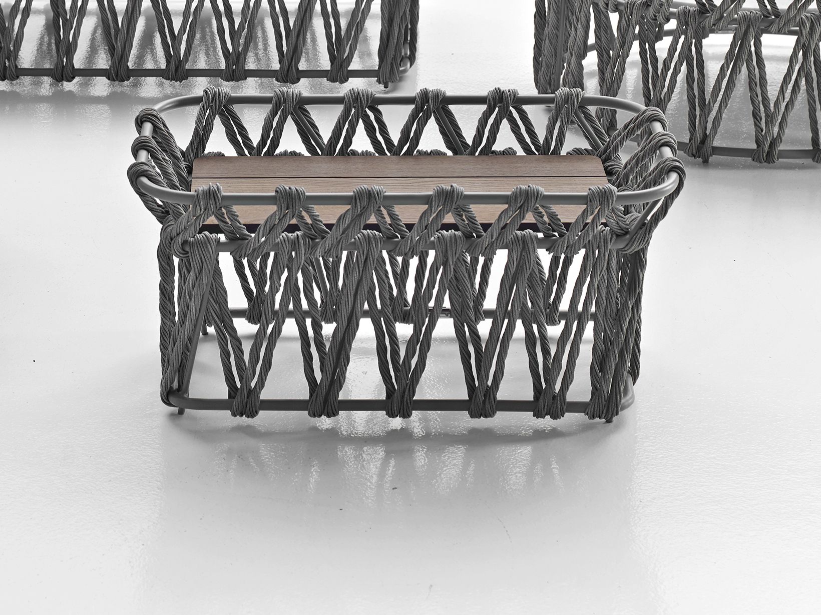 Прямоугольный журнальный столик из ясеня и полиэтиленовых волокон B&B Italia Outdoor Butterfly ARCH-00111127