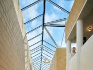 Velux Commercial Мансардное окно из стали и стекла Velux glazing panels