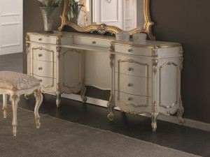 Деревянный туалетный столик