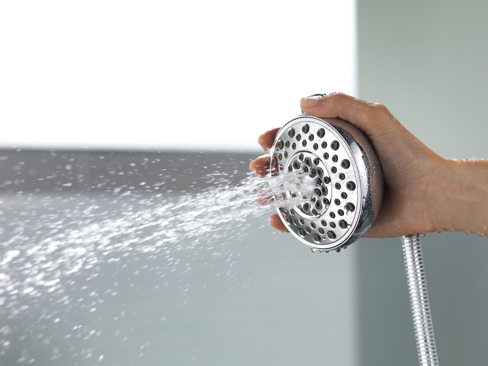 Ручной душ с креплением для душа Palm® с 4 настройками Delta Faucet 54488-SS-PK - Вид №4