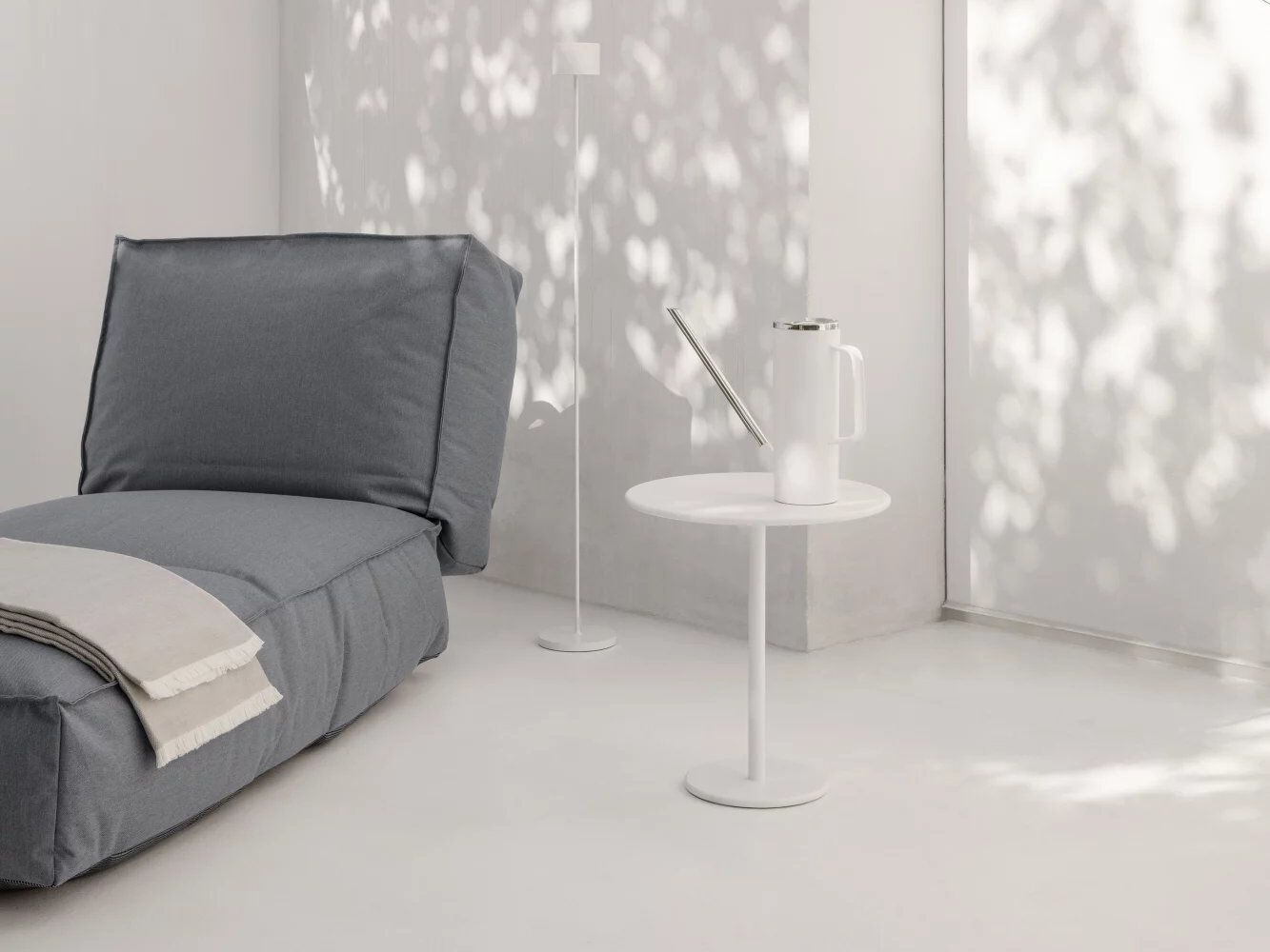 Круглый алюминиевый журнальный столик с порошковым покрытием blomus Stay ARCH-00024469 - Вид №5