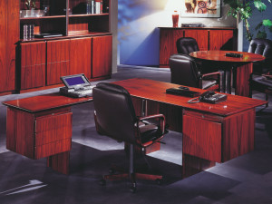 Угловой исполнительный стол