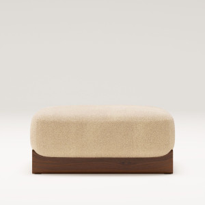 Квадратный тканевый пуф с ореховым основанием