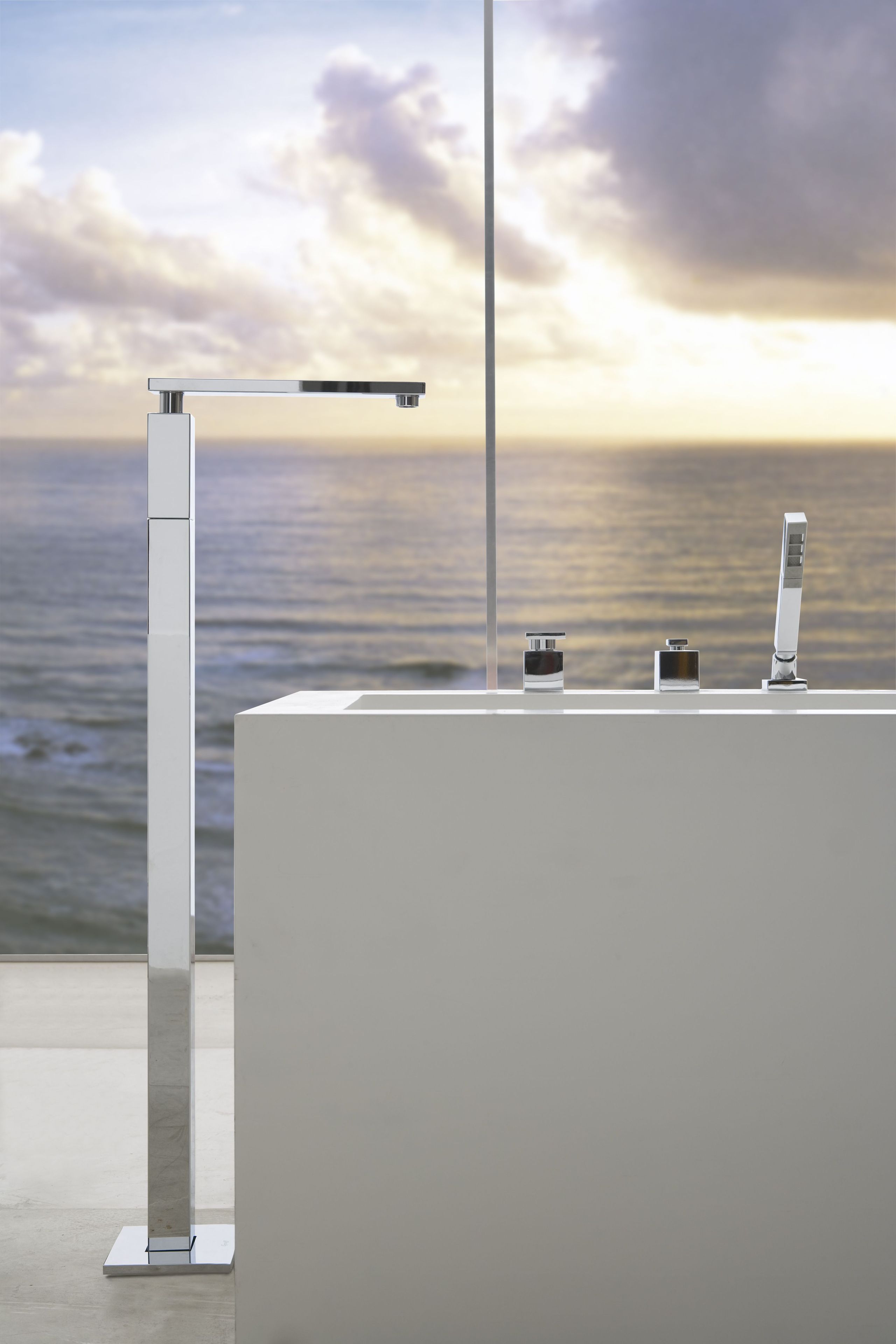 Смеситель для ванны с ручным душем Graff Solar ARCH-00007707