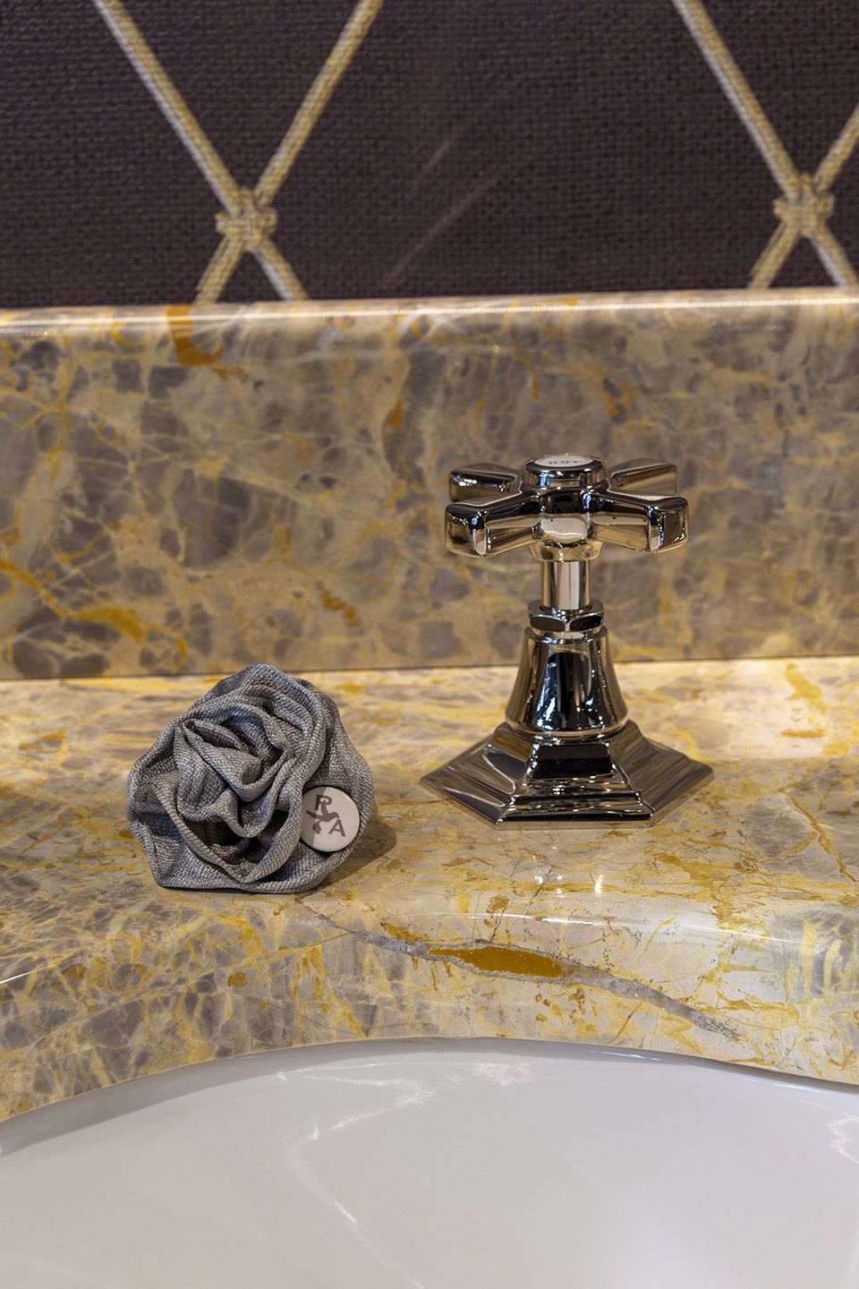 Настенный смеситель для ванны с 2 отверстиями и ручным душем Park Avenue Crowe ARCH-00105517 - Вид №2