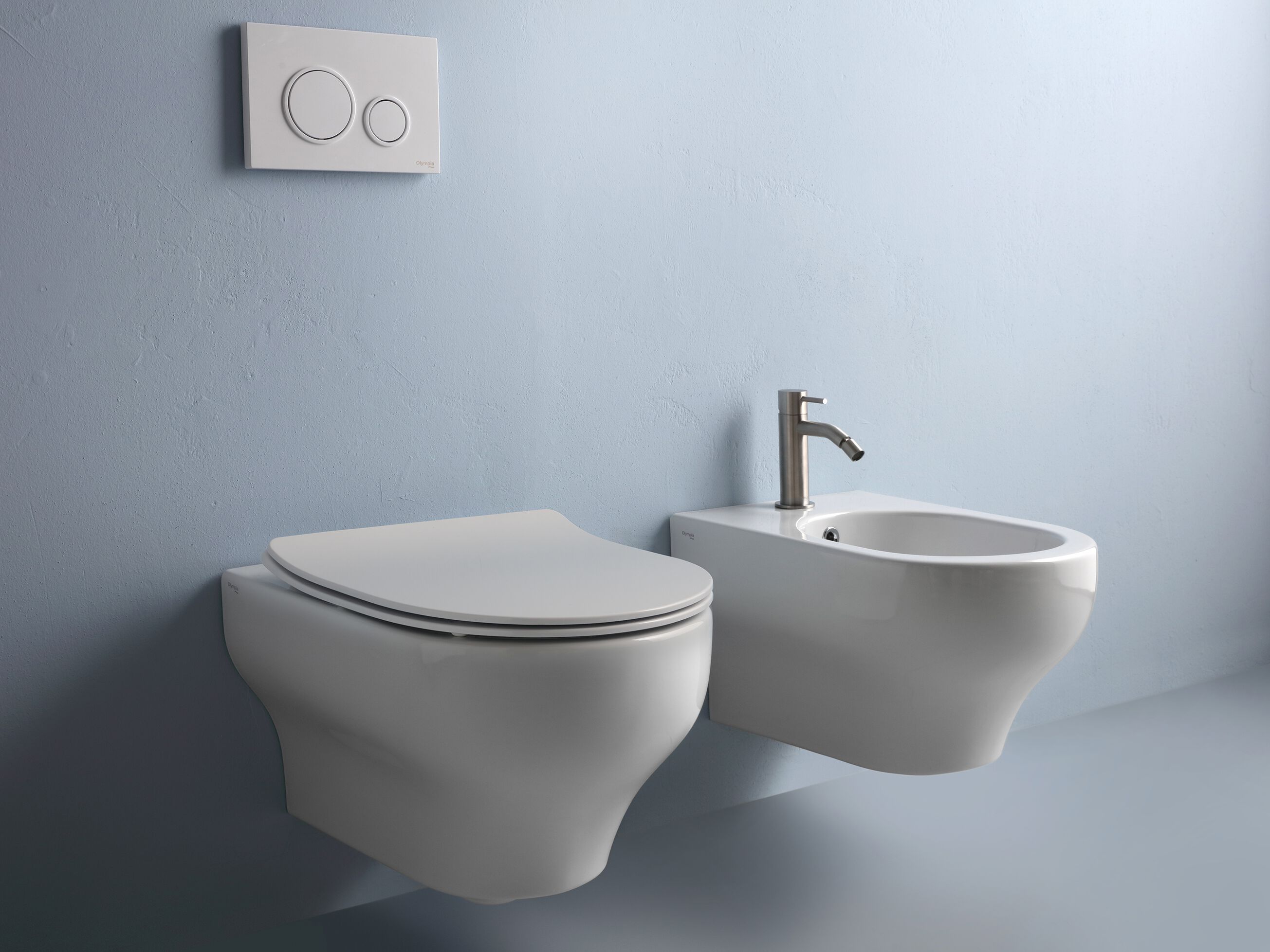 Туалет висит в витрине без бриды Olympia Ceramica CLEAR ARCH-00015512