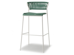 Открытый стальной стул и плетеный морской канат