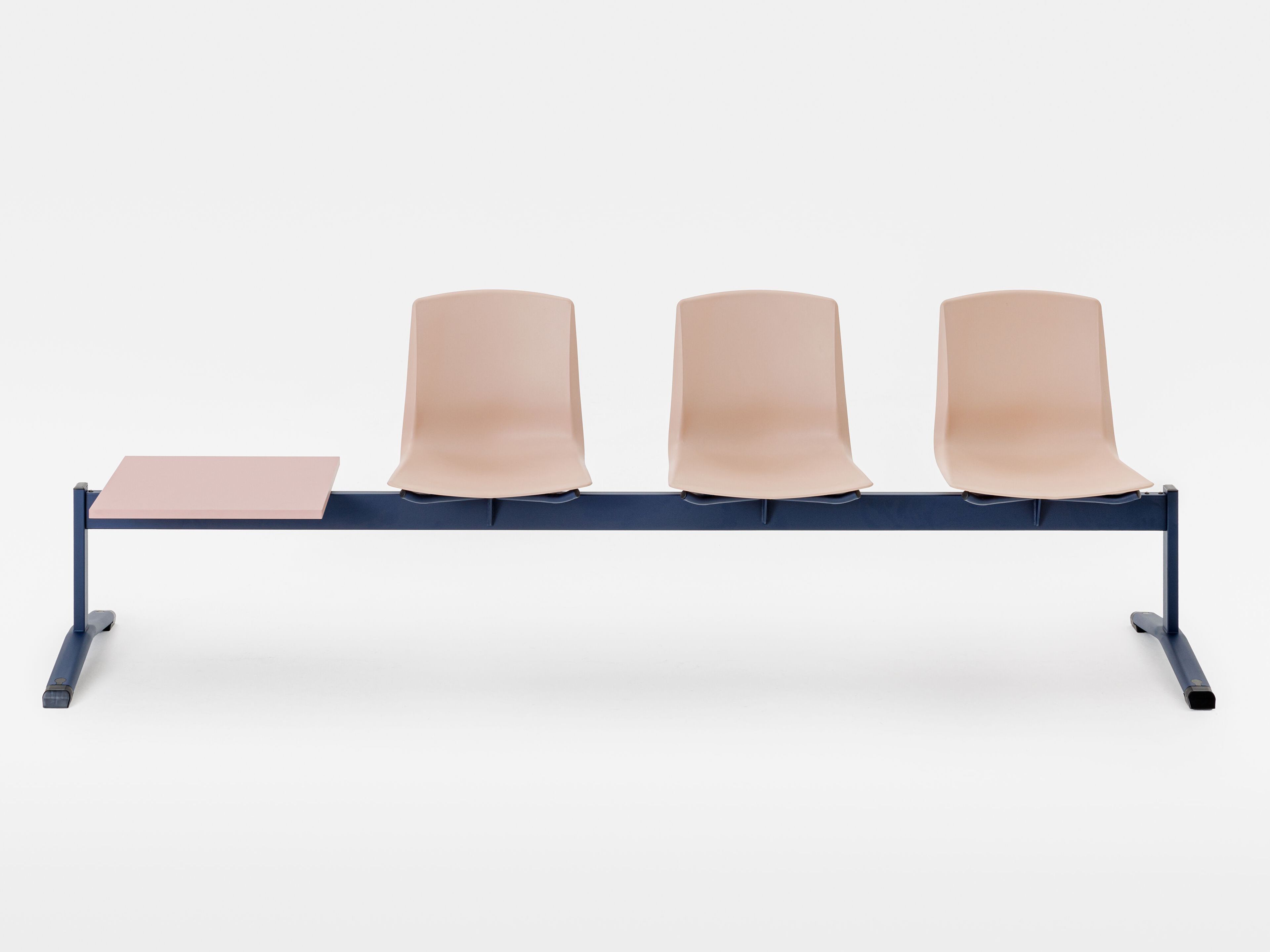 Сидя на баре Mara Лотос ARCH-00098428