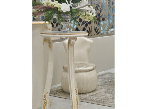 Деревянный пьедестал